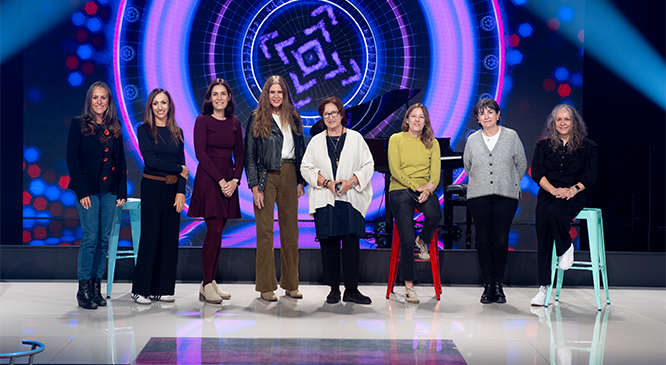 Visita dos responsables dos Arquivos das canles autonómicas aos platós da Televisión de Galicia.